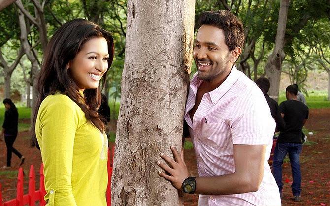 Catherine Tresa and Vishnu Manchu in Erra Bus