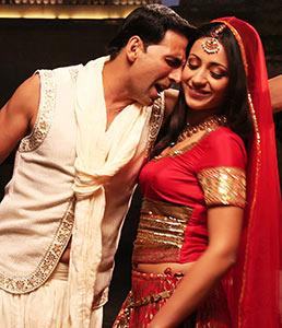 Akshay Kumar and Trisha Krishnan in Khatta Meetha