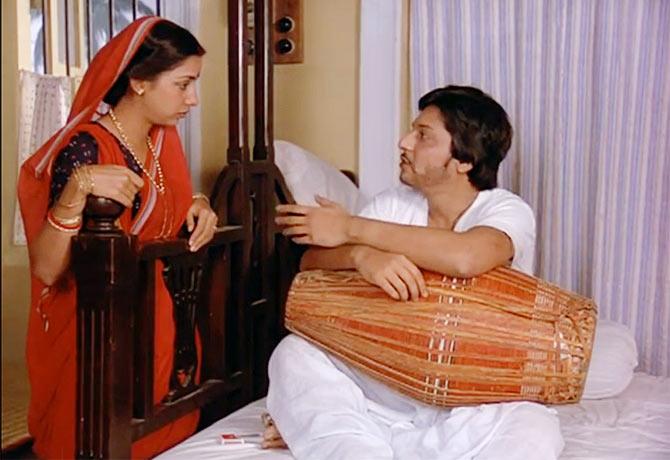 Shabana Azmi and Amol Palekar in Apne Paraye