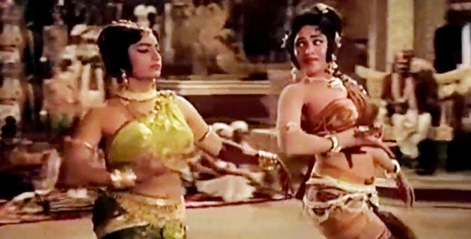 Madhvi and Vyajaynthimala in Amrapali