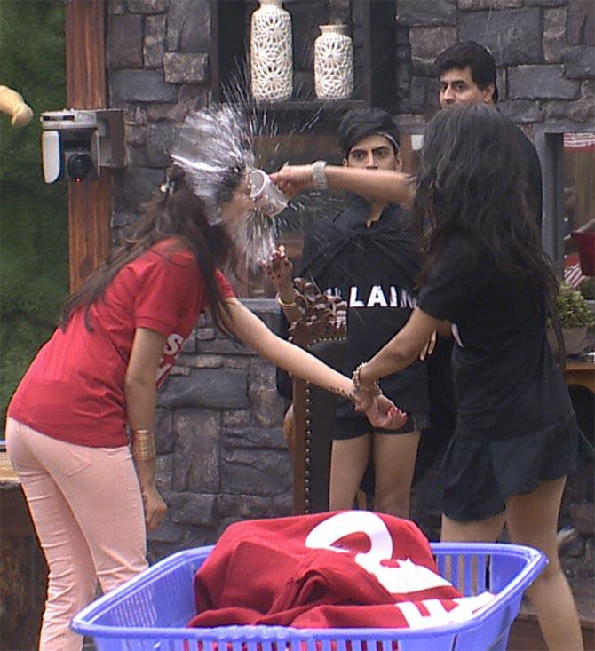 Sonali Raut throws water on Karishma Tanna