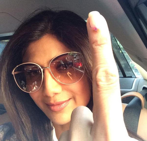 Anushka Mms Xxx Videos - PIX: Shilpa Shetty, Anushka Sharma, Madhavan cast their vote - Rediff.com