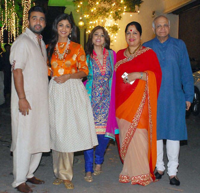 Raj Kundra, Shilpa, Shamita, Surendra and Sunanda Shetty 