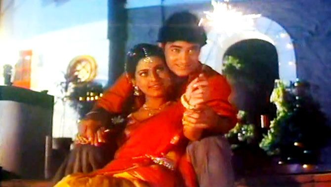 Juhi Chawla and Aamir Khan in Hum Hain Rahi Pyaar Ke