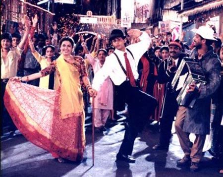 Juhi Chawla and Shah Rukh Khan in Raju Ban Gaya Gentleman
