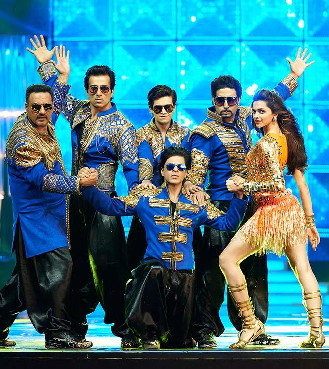 Shahrukh Khan, Deepika Padukone, Abhishek Bachchan, Boman Irani, Vivaan Shah, Sonu Sood in Happy New Year