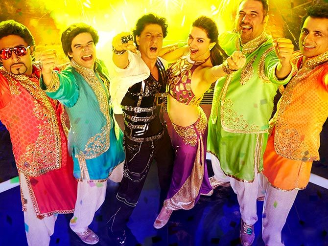 Shahrukh Khan, Deepika Padukone, Abhishek Bachchan, Boman Irani, Vivaan Shah, Sonu Sood in Happy New Year