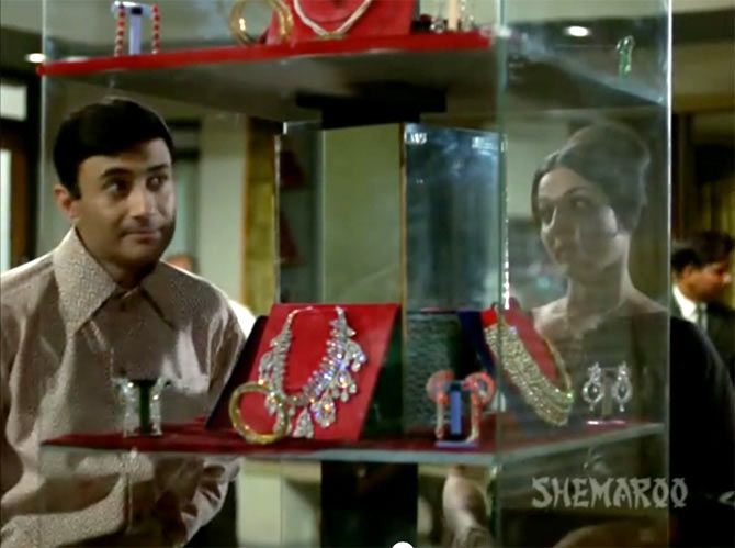 Dev Anand in Jewel Thief