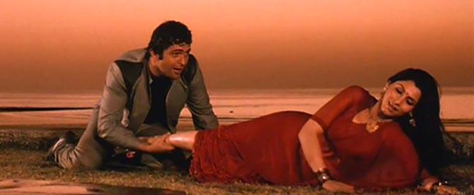 Rishi Kapoor and Dimple Kapadia in Saagar