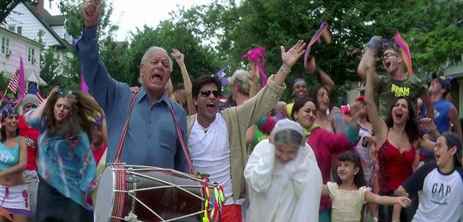 Dara Singh, Shah Rukh Khan, Sushma Seth, Jhanak Shukla in Kal Ho Na Ho