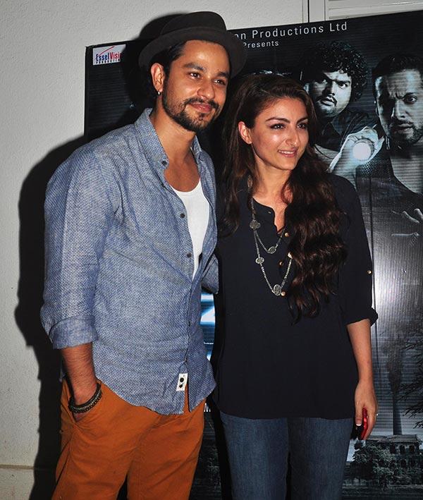 Kunal Khemu along with fiance Soha Ali Khan