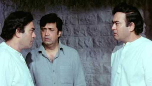 Sanjeev Kumar and Deven Verma in Angoor