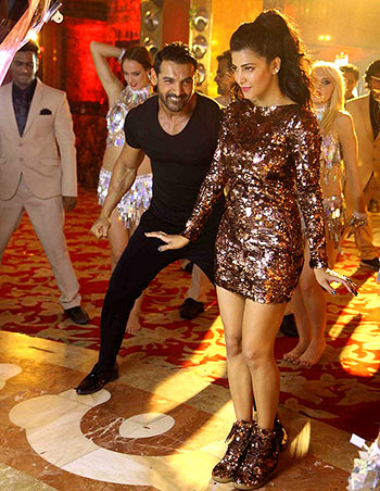 John Abraham and Shruti Haasan in Welcome Back