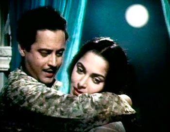 Guru Dutt and Waheeda Rehman in Chaudhvi Ka Chand