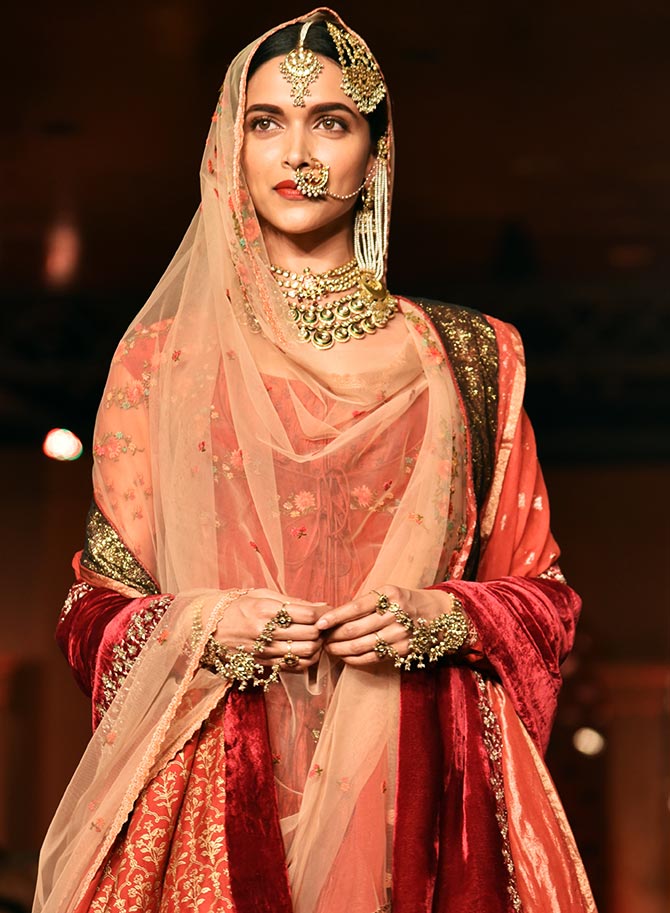 Indian Nose Ring Nath, Kundan Tribal Press On, Bajirao Mastani Clip on  Nathni, Bollywood Actress Deepika Padukone Nose Ring With Chain - Etsy  Finland