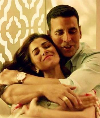 Akshay Kumara and Nimrat Kaur in Airlift