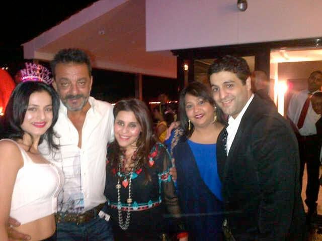 Ameesha Patel and Sanjay Dutt with their friends