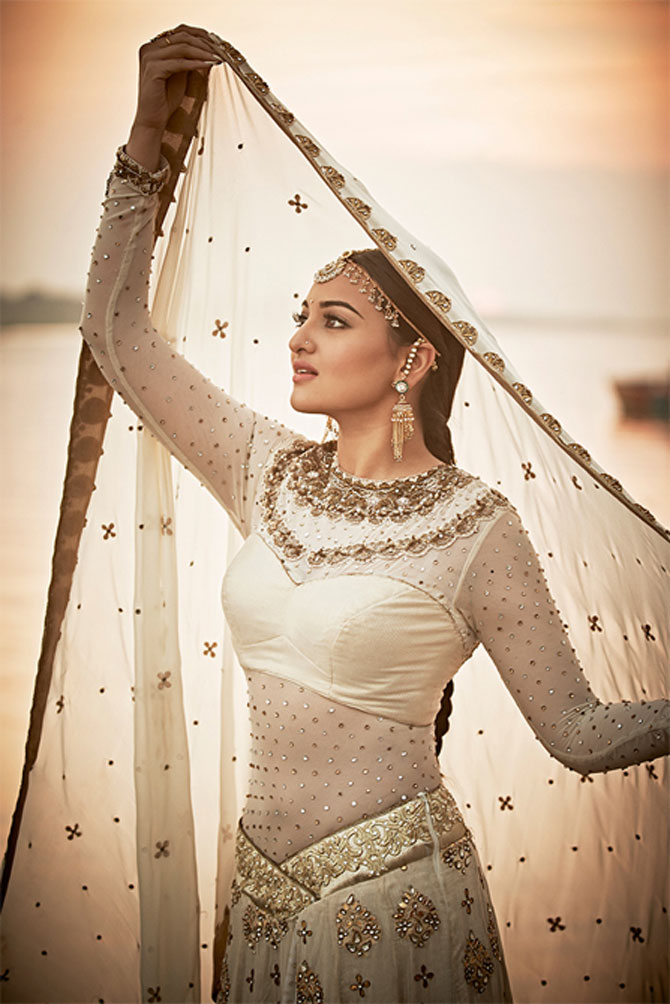 670px x 1004px - Sonakshi: Bollywood's go-to girl for South remakes! - Rediff.com