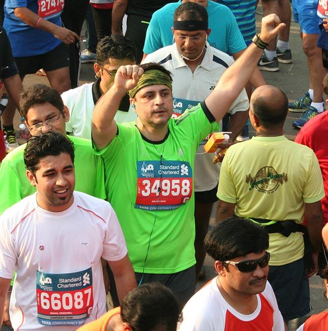 PIX Bollywood Runs The Mumbai Marathon Rediff Com Movies