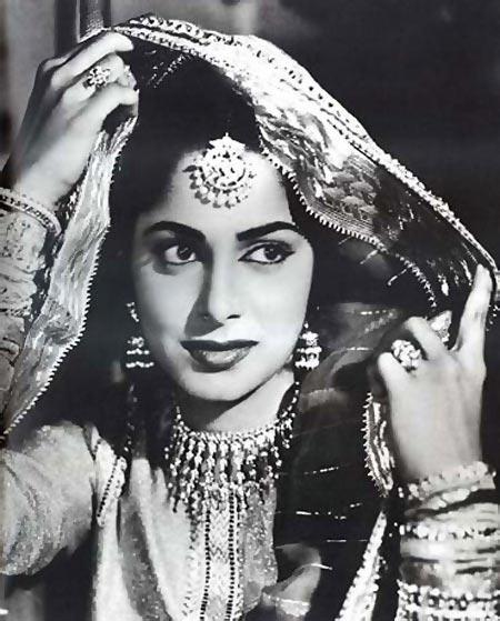 Waheeda Rehman in Chaudhvin Ka Chand