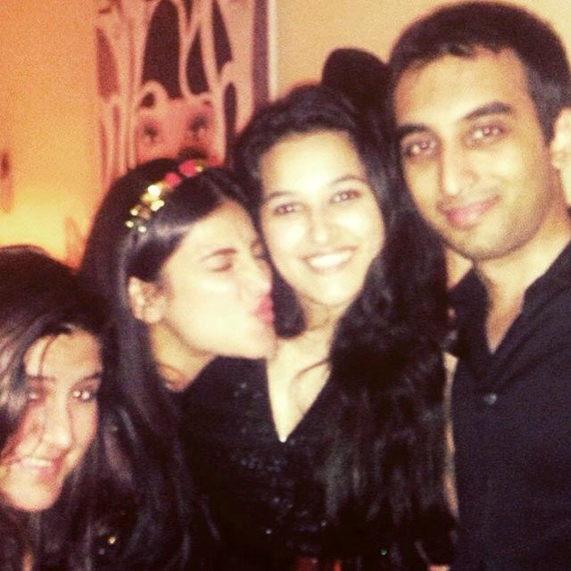 Shruti Haasan with her friends