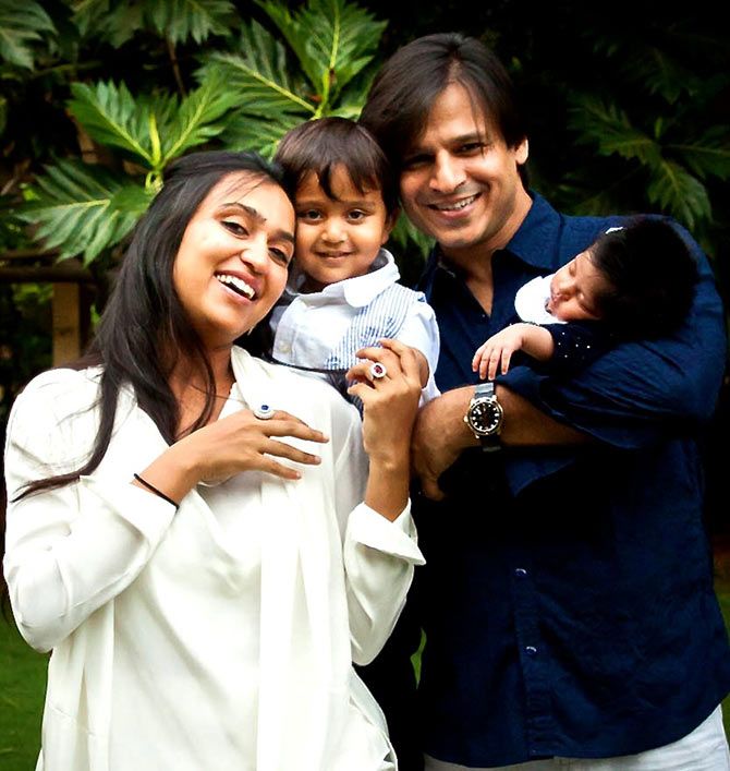 Vivek Oberoi with wife Priyanka, so Vivaan and daughter Ameyaa