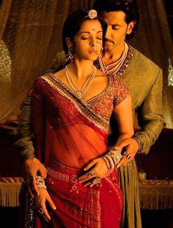 Aishwarya Rai Bachchan, Hrithik Roshan in Jodhaa Akbar