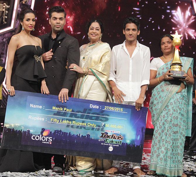 Malaika Arora Khan, Karan Johar, Kirron Kher, Manik Paul and his mother