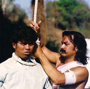 Aejaz Gulab and Aamir Khan in Mangal Pandey