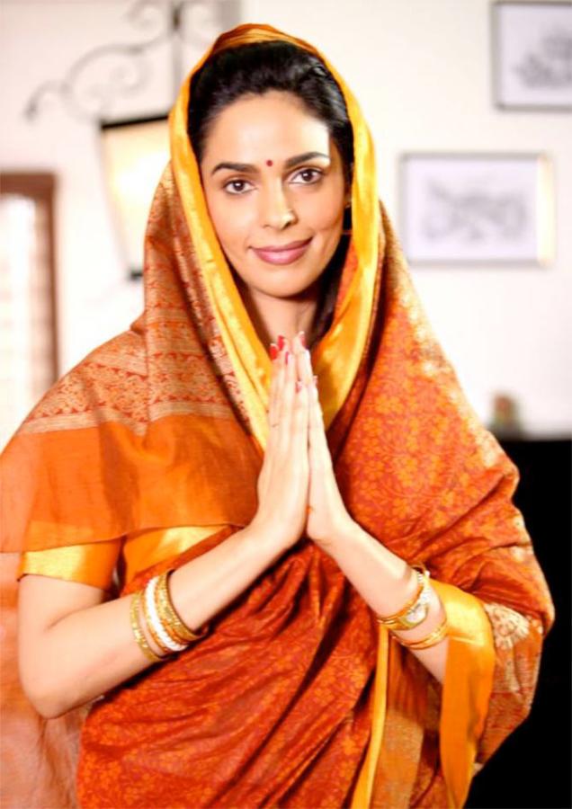 Mallika Sherawat in Dirty Politics