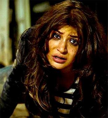 NH10 Movie Review: Meera (Anushka Sharma) and Arjun (Neil Bhoopalam) are  professionals living in Gurgaon. When Meera walks out of a party late one  night, she gets attacked by a group of