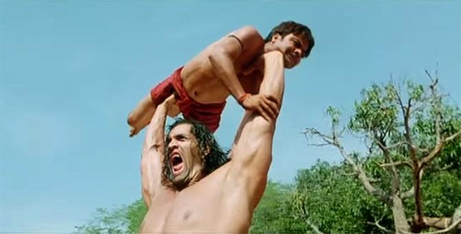 Rajpal Yadav and Khali in Kushti