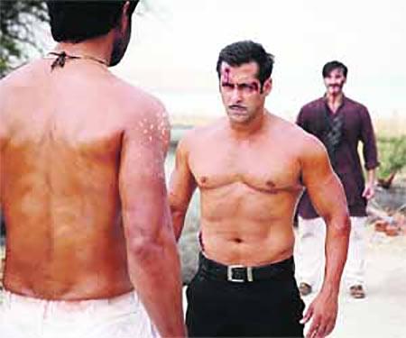 Salman Khan and Sonu Sood in Dabangg