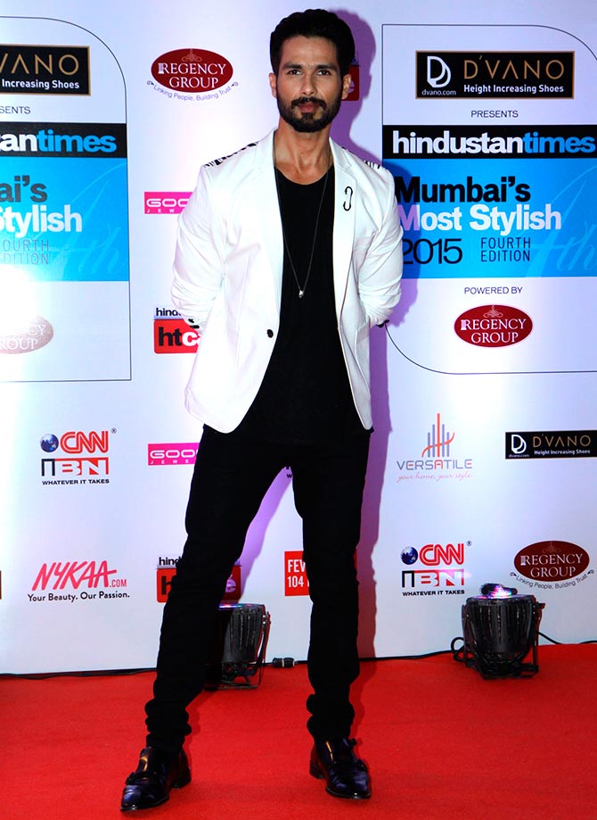 PIX: Shahid, Bachchans, Karan Johar attend style awards - Rediff.com movies