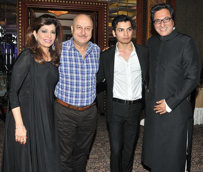 PIX: Ghazal singer Talat Aziz turns 60! - Rediff.com Movies