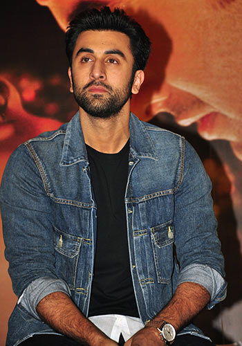 Ranbir Kapoor Tames His Long Hair With A Hairband, Dons A Desi Look In  Pathani Suit For Brahmastra Promotions