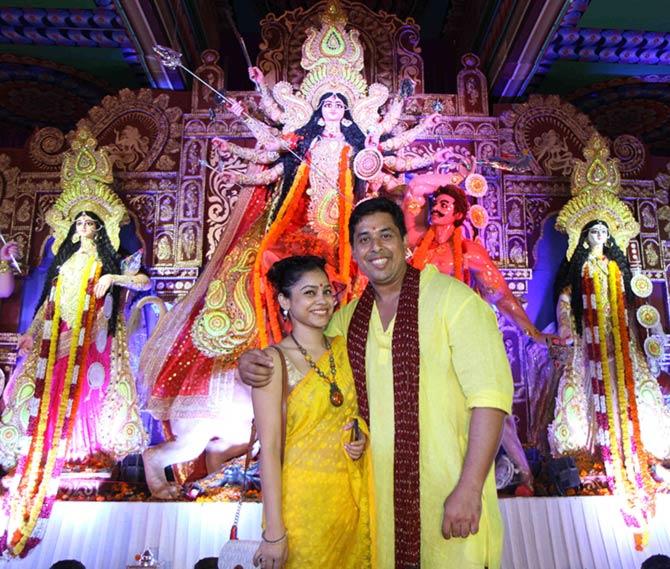 PIX: Vidya Balan, Sophie Choudry Celebrate Durga Puja - Rediff.com Movies