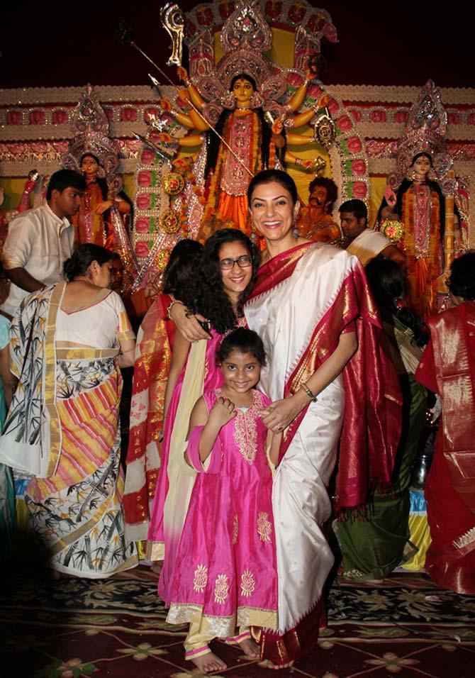 PIX: Kajol, Sushmita Sen Celebrate Durga Puja - Rediff.com Movies