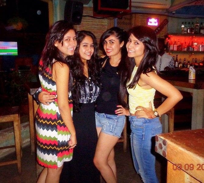 Pratyusha Banerjee with her friends