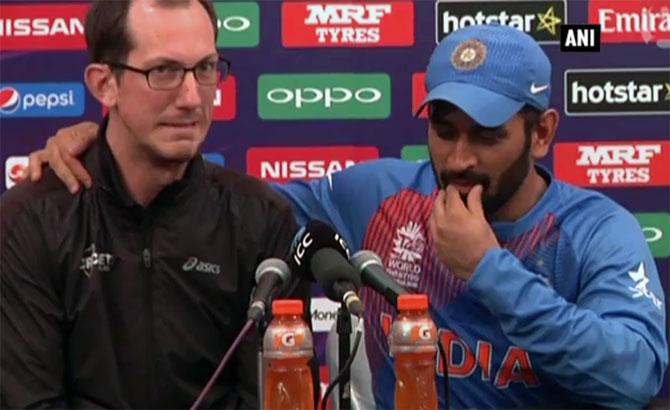 M S Dhoni with Australian journalist Samuel Ferris