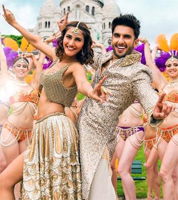 Vani Kapoor and Ranveer Singh dance with abandon in Befikre