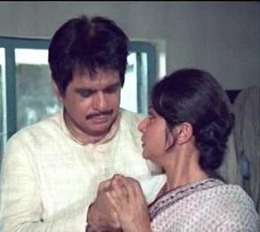 Waheeda Rehman and Dilip Kumar in Mashaal