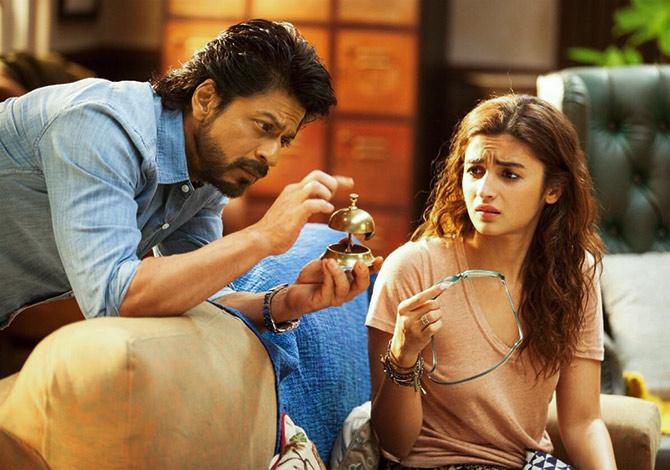 Alia Bhatt and Shah Rukh Khan in Dear Zindagi