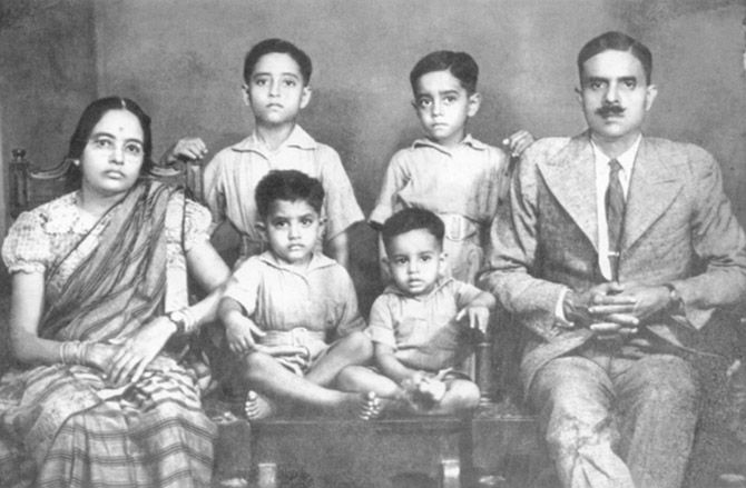 Little Shatrughan Sinha with his parents, Shyama Devi and Bhuvaneshwar Prasad Sinha, and his brothers -- Ram, Lakhan and Bharat.