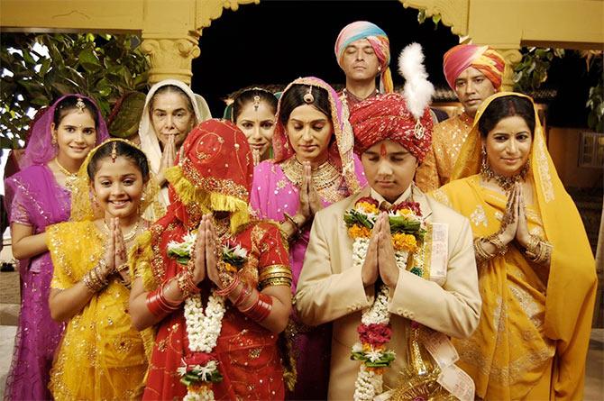 The initial Balika Vadhu family.