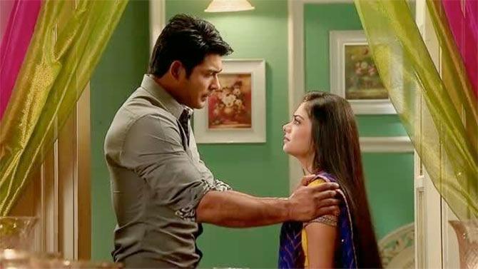 Siddharth Shukla as Shiv and Toral Rasputra as Anandi in Balika Vadhu.