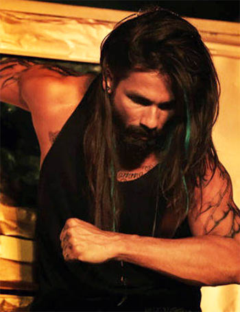 Revealed: Shahid Kapoor's amazing transformation to Tommy Singh for Udta  Punjab- watch video - Bollywood News & Gossip, Movie Reviews, Trailers &  Videos at Bollywoodlife.com