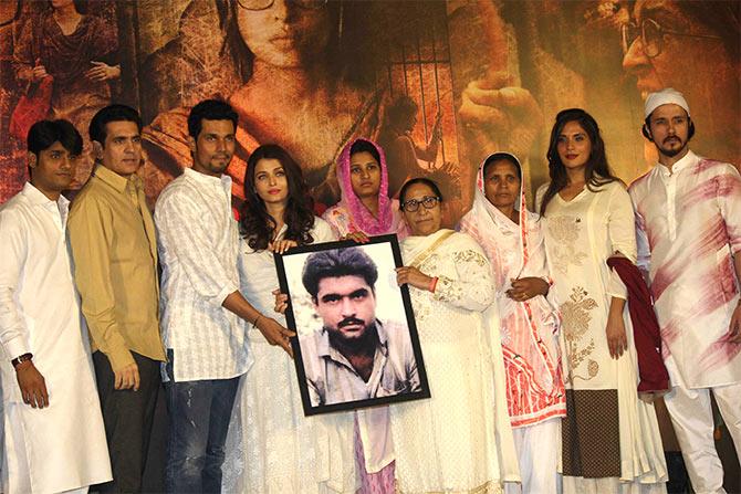 Sarabjit team with Srabjit Singh's family