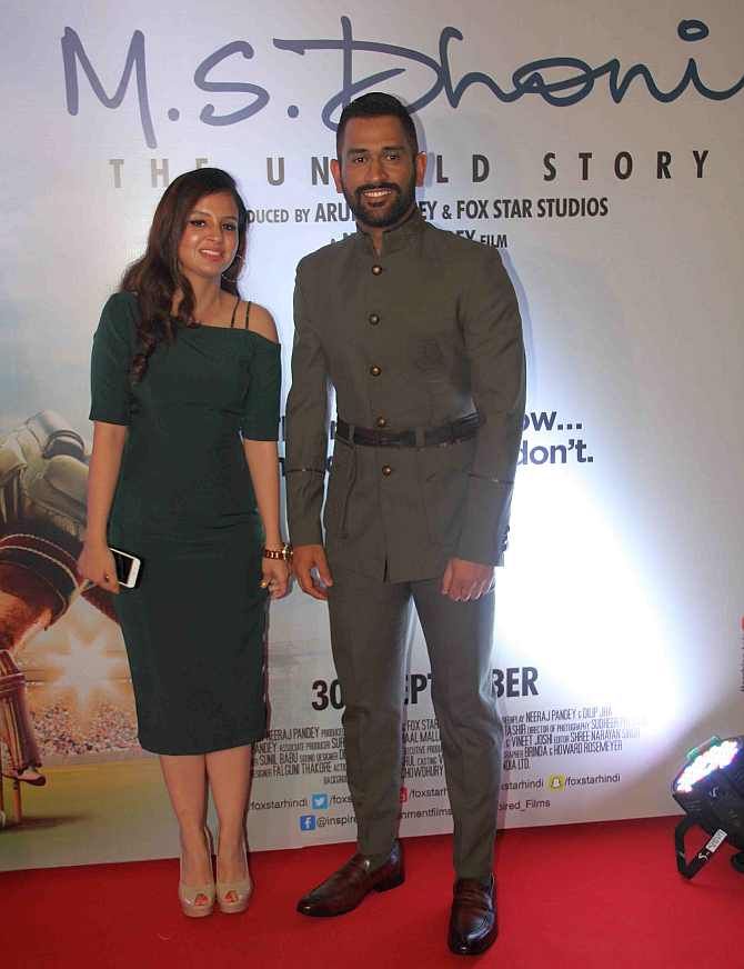 Sakshi Singh Rawat with her husband Mahendra Singh Dhoni.