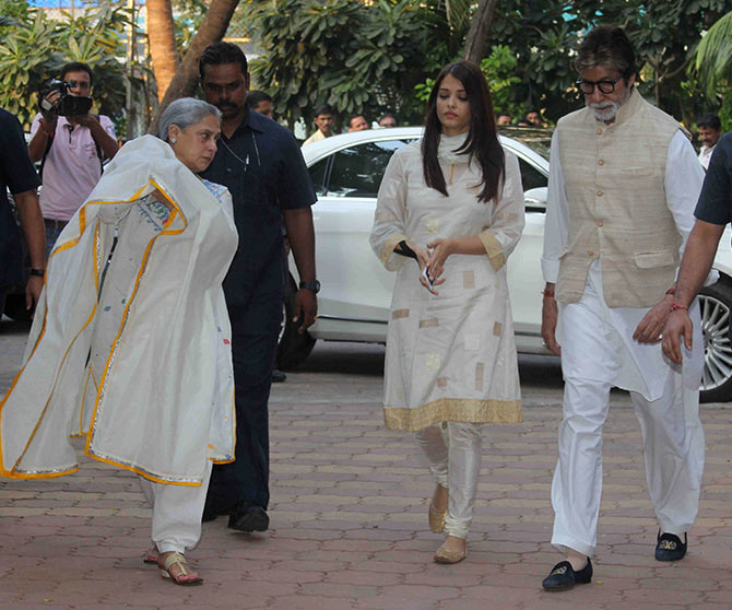 670px x 558px - PIX: Bollywood pays its last respects to Shilpa Shetty's father - Rediff.com